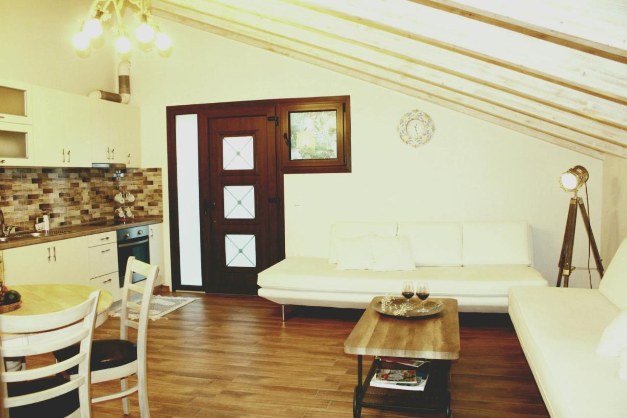Alegria Apartments Гайос Екстериор снимка